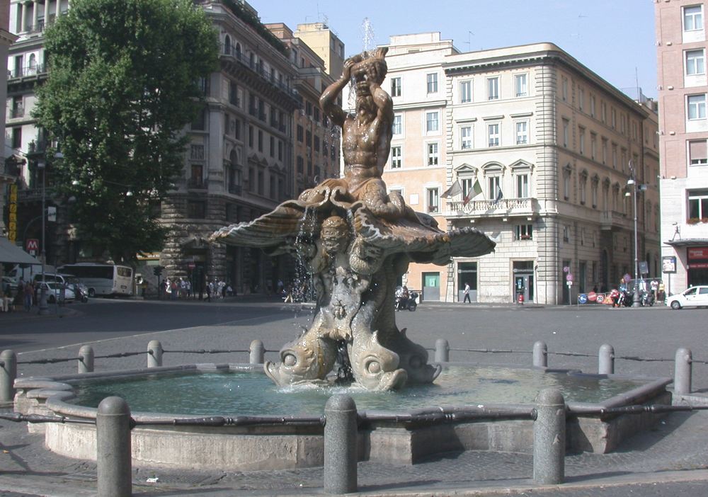 Фонтан Тритона в Риме