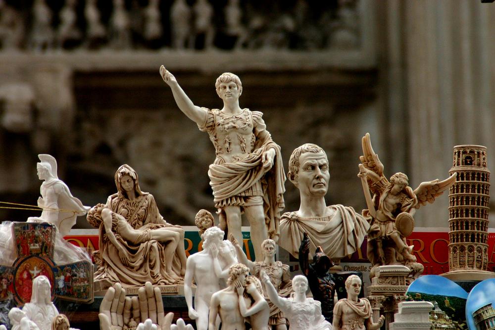 Фигурки в качестве сувенира из Рима