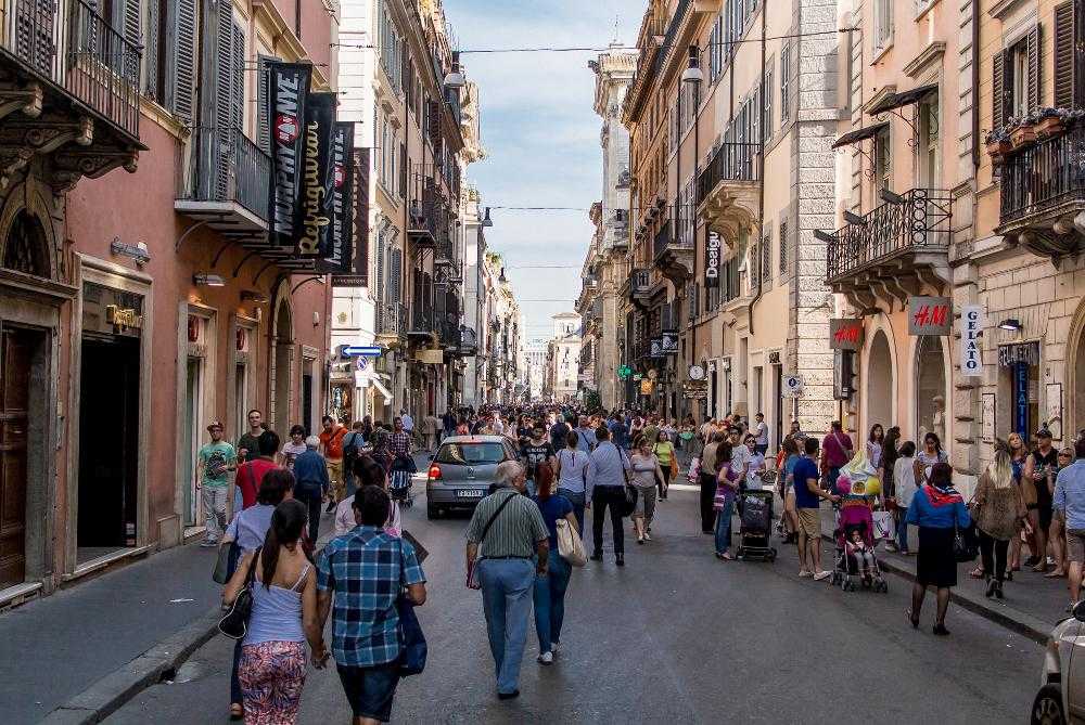 Виа Дель Корсо - главная торговая улица в Риме