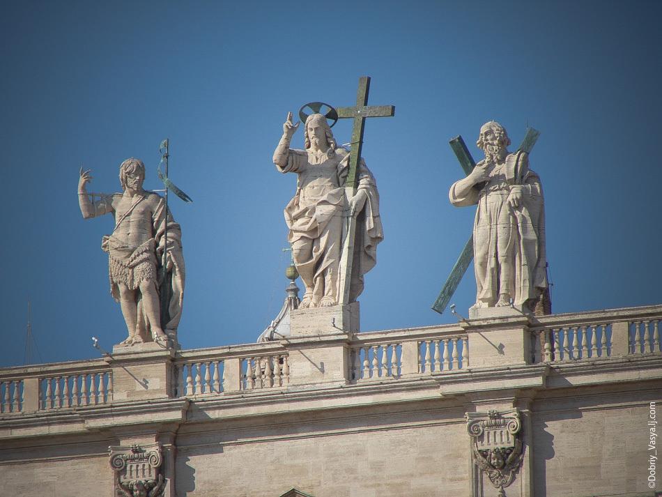 Статуя Христа на соборе Святого Петра